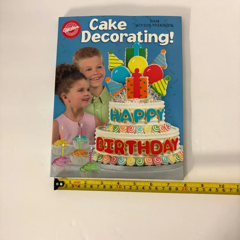 Wilton 2004 Yearbook Cake Decorating Book Birthday Wedding Cake Ideas PB